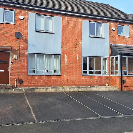 Tropical Sun Homes - Beautiful Spacious 3 Bed Home In A Serene Environment With Free Parking For 2 Cars-3